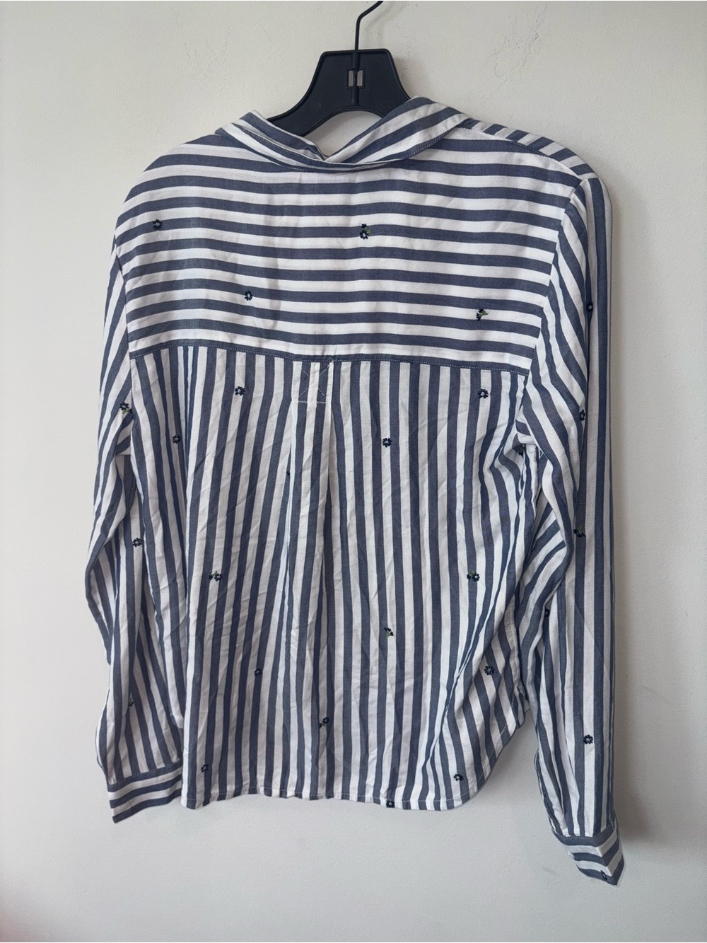 BeachLunchLounge Striped Button-Down Shirt in Navy and White NWT floral medium - Picture 6 of 6